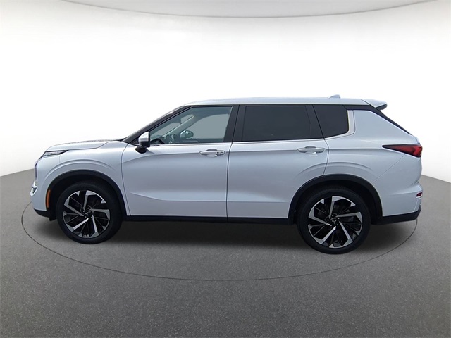 Vehicle image 8 of 34