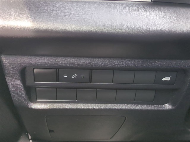 Vehicle image 20 of 34