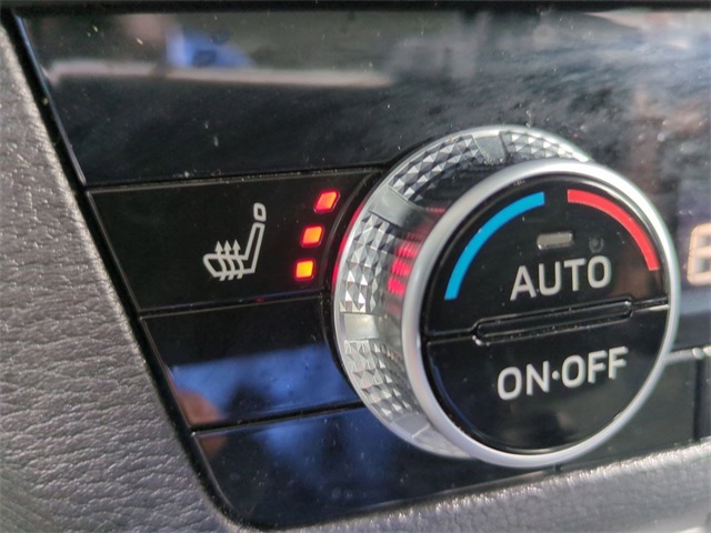 Vehicle image 17 of 34