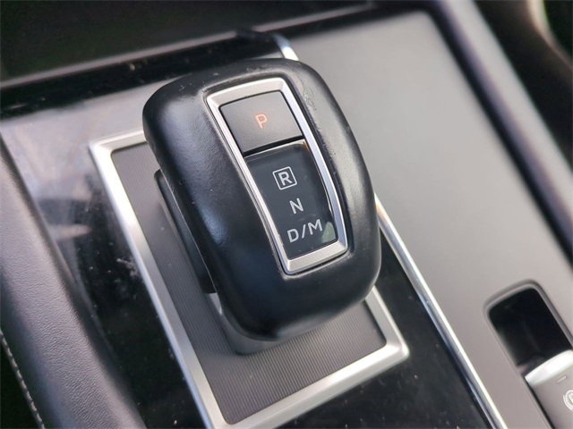 Vehicle image 19 of 34