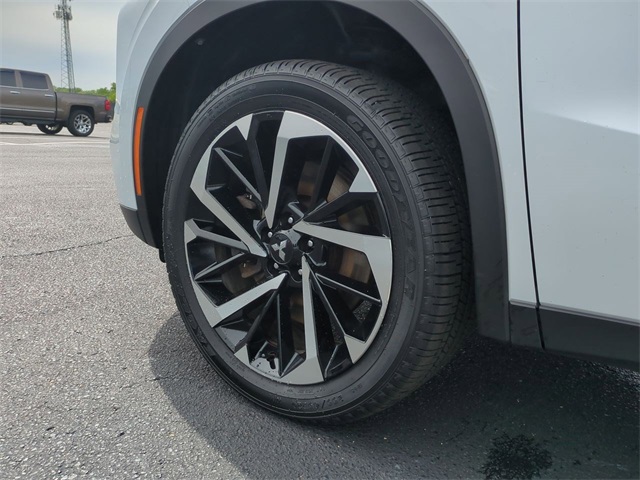Vehicle image 10 of 34