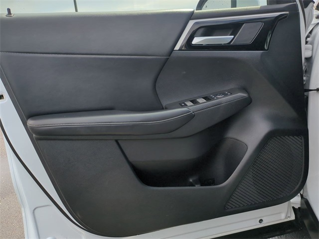 Vehicle image 22 of 34