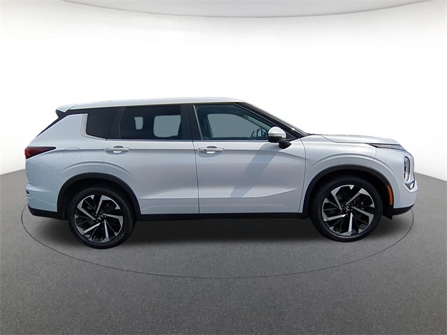 Vehicle image 4 of 34