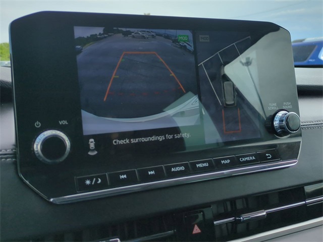 Vehicle image 16 of 34