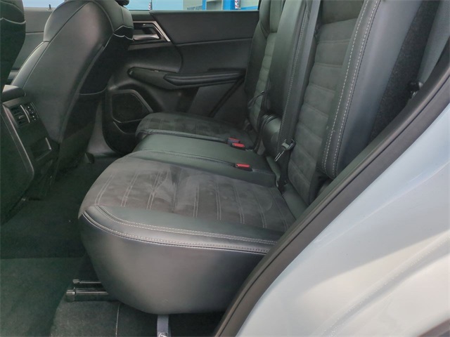 Vehicle image 26 of 34