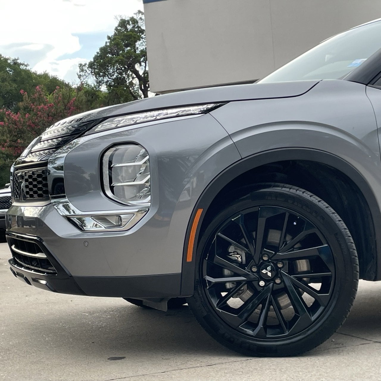 Vehicle image 9 of 27