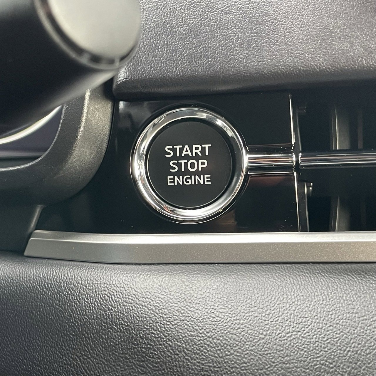Vehicle image 25 of 27