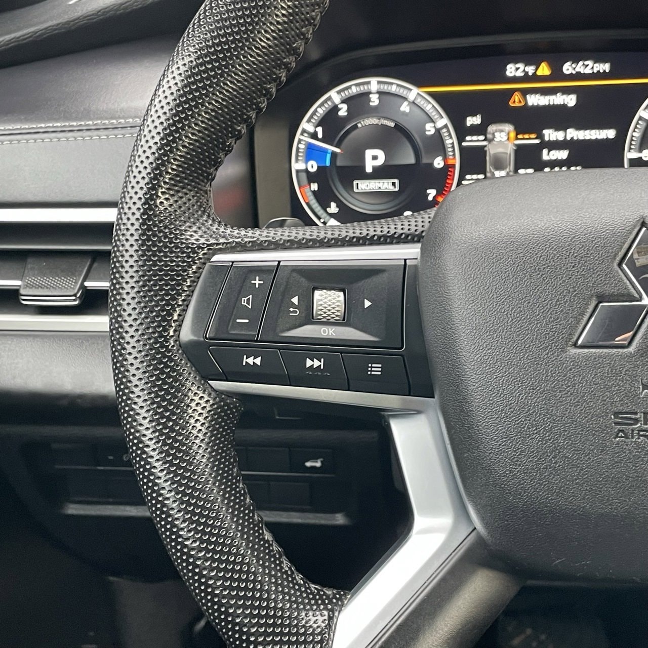 Vehicle image 14 of 27