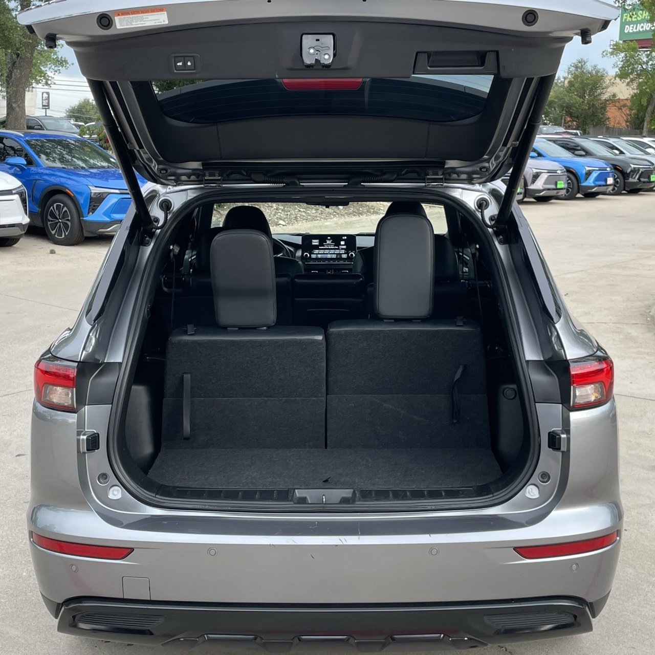 Vehicle image 10 of 27