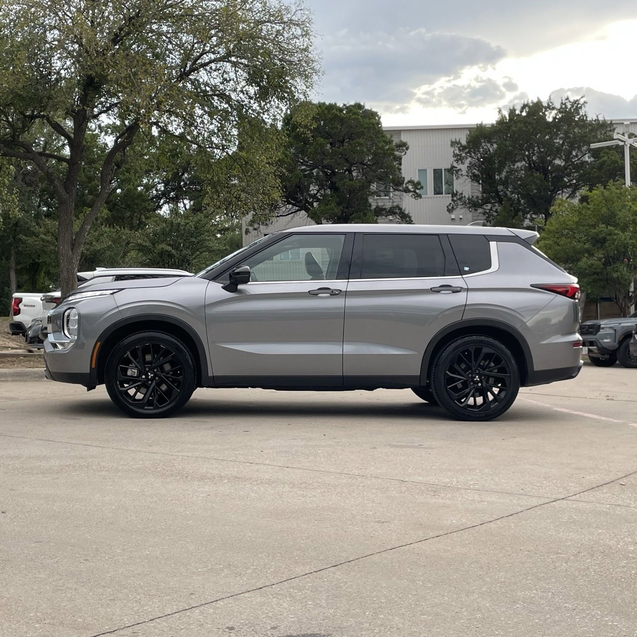 Vehicle image 7 of 27