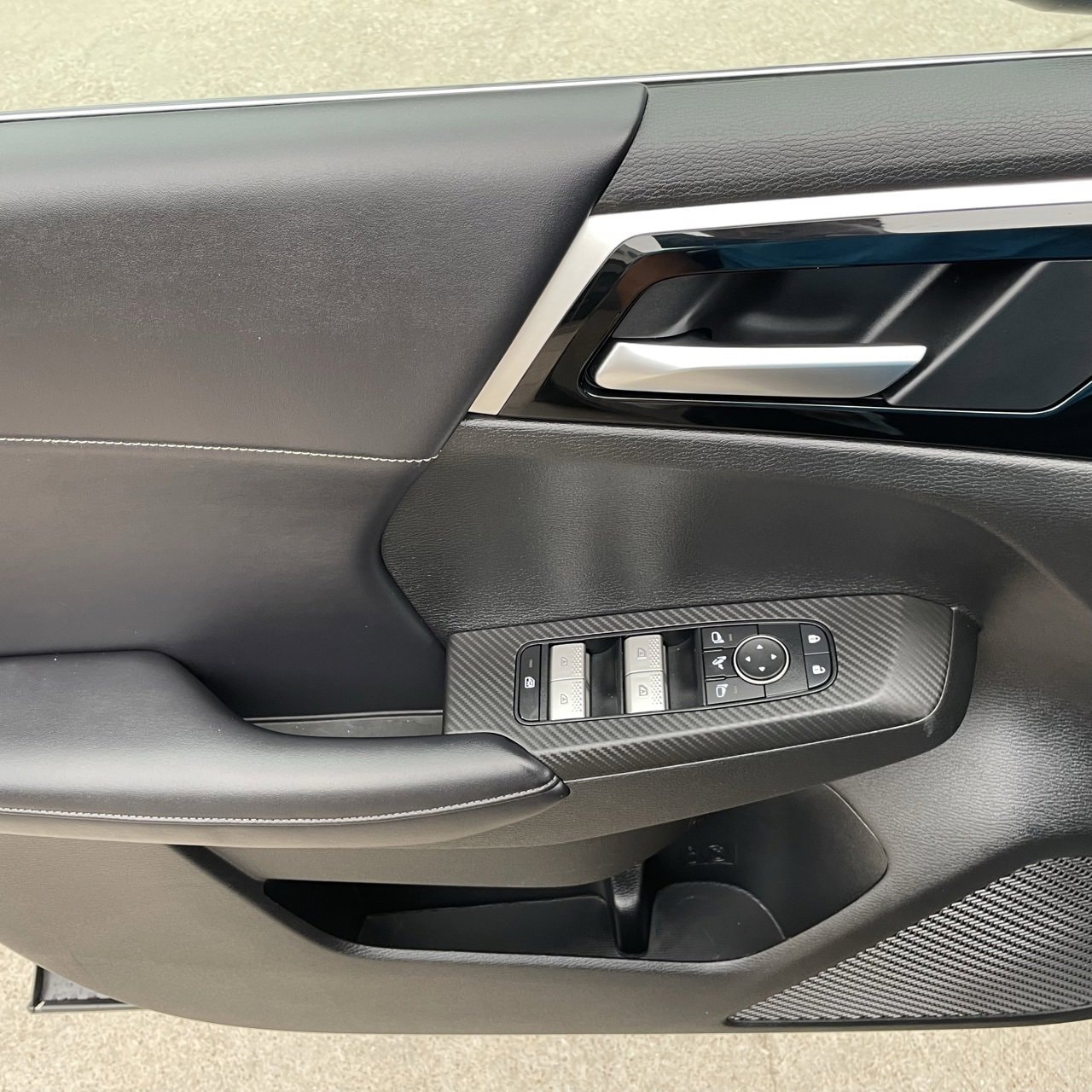 Vehicle image 22 of 27