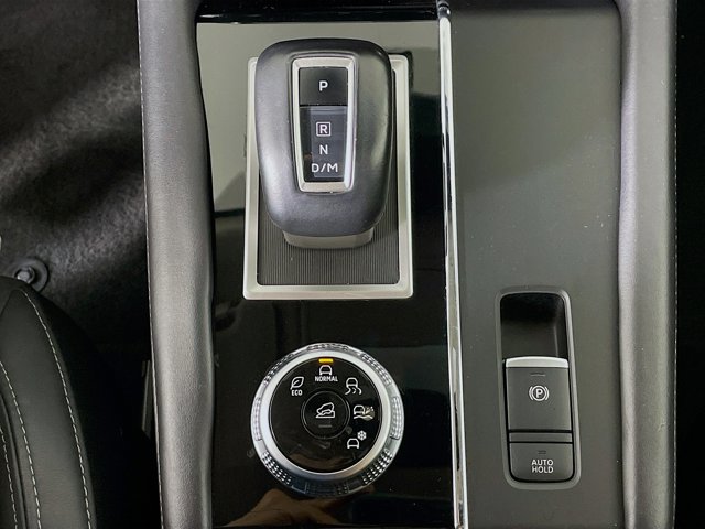 Vehicle image 21 of 31