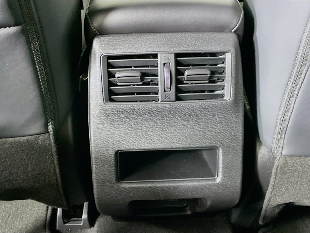 Vehicle image 23 of 31