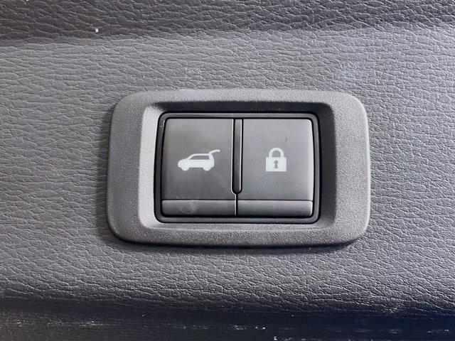 Vehicle image 27 of 31