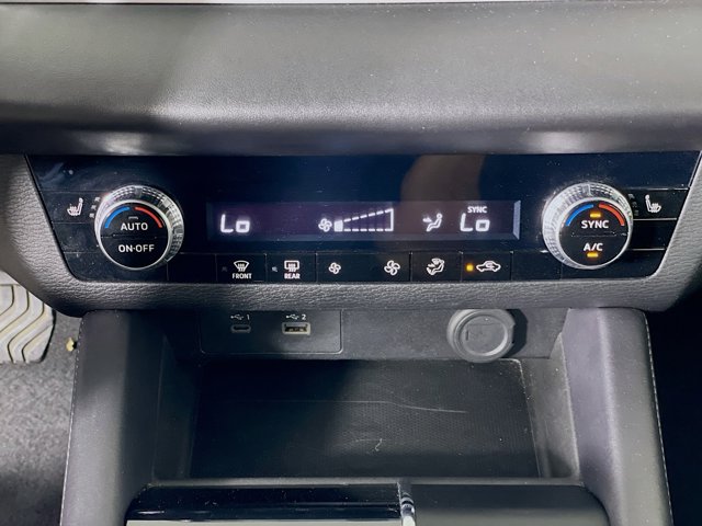 Vehicle image 20 of 31