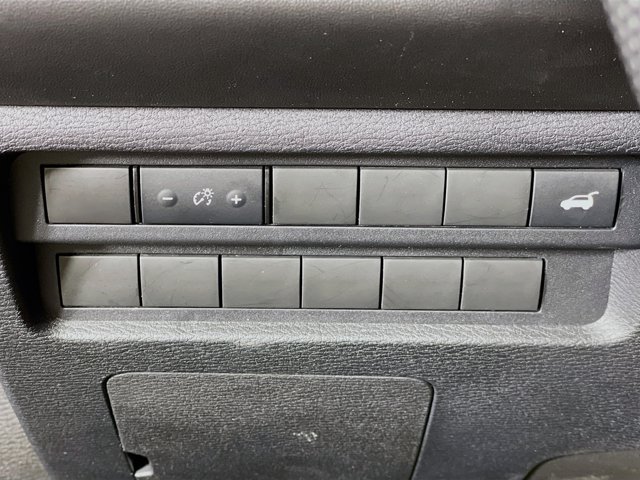 Vehicle image 14 of 31