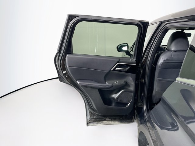 Vehicle image 22 of 31