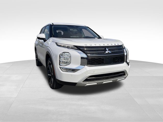 2023 Mitsubishi Outlander SE Image 3 of 37
