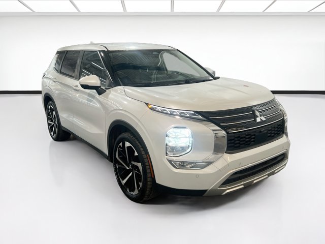 2023 Mitsubishi Outlander SE Image 3 of 24