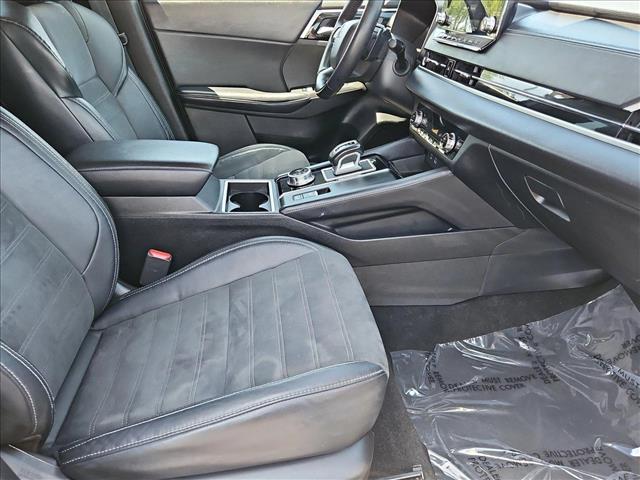 Vehicle image 22 of 26