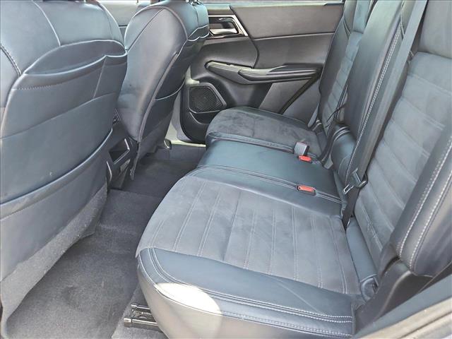 Vehicle image 17 of 26