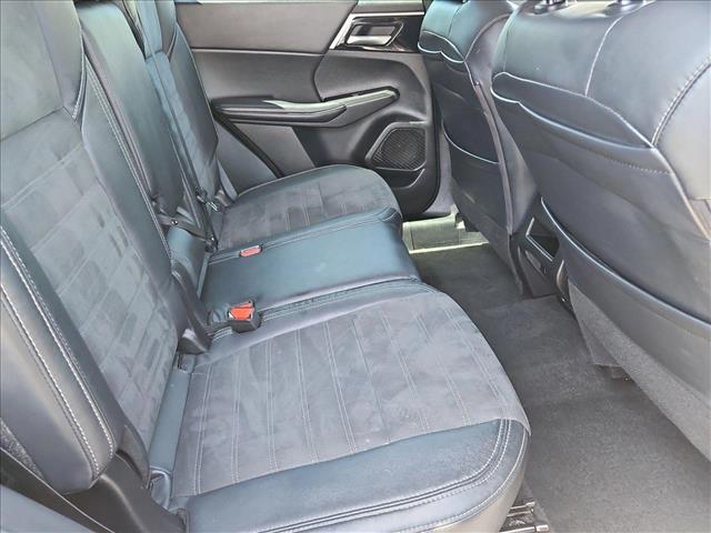 Vehicle image 21 of 26