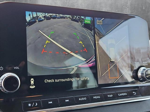 Vehicle image 13 of 26