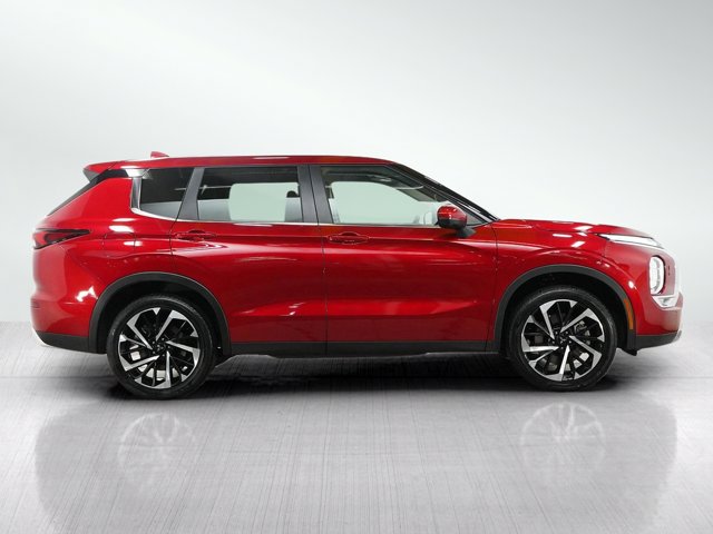 2023 Mitsubishi Outlander SE Image 3 of 28