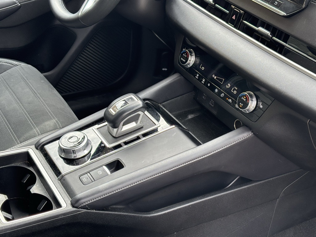 Vehicle image 21 of 29