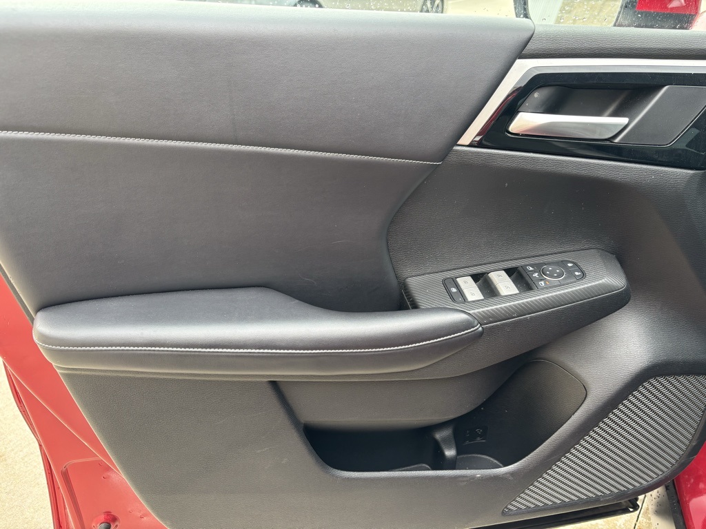 Vehicle image 23 of 29
