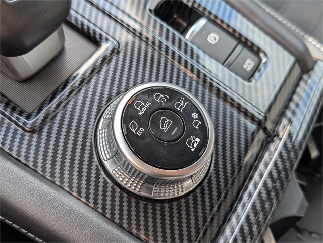 Vehicle image 25 of 31