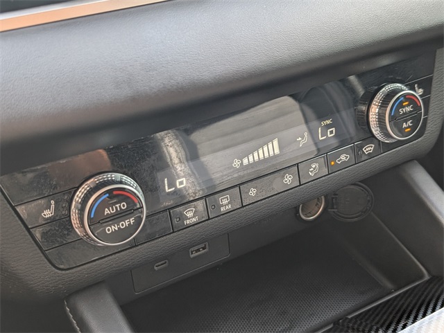 Vehicle image 23 of 31