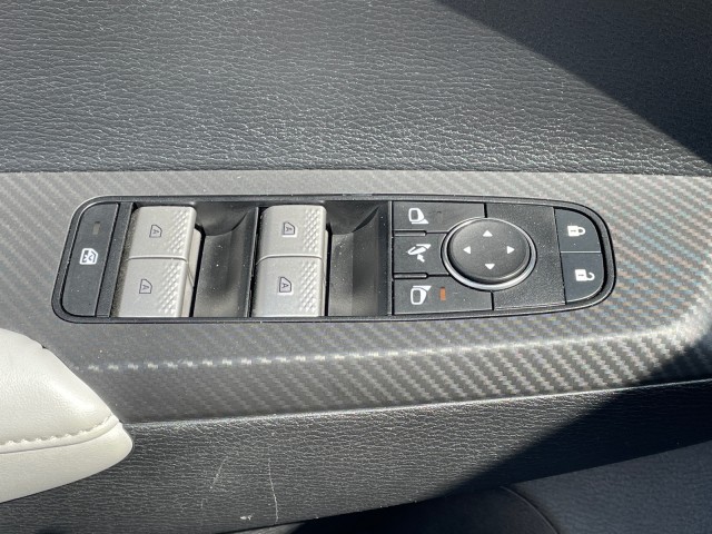 Vehicle image 17 of 28