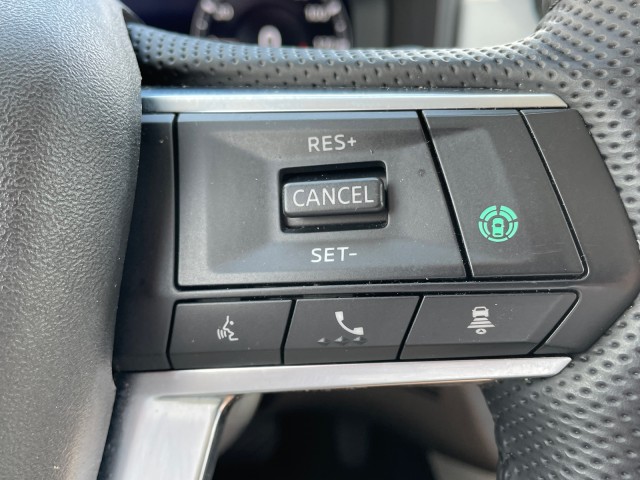 Vehicle image 21 of 28