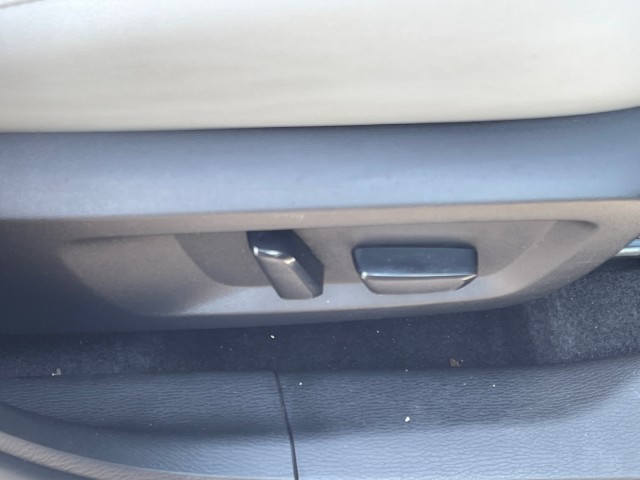 Vehicle image 10 of 28