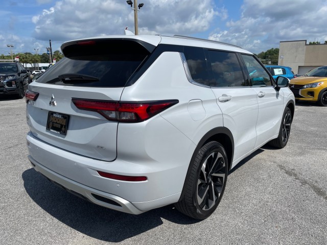 Vehicle image 4 of 28