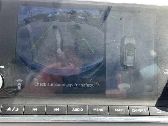 Vehicle image 25 of 28