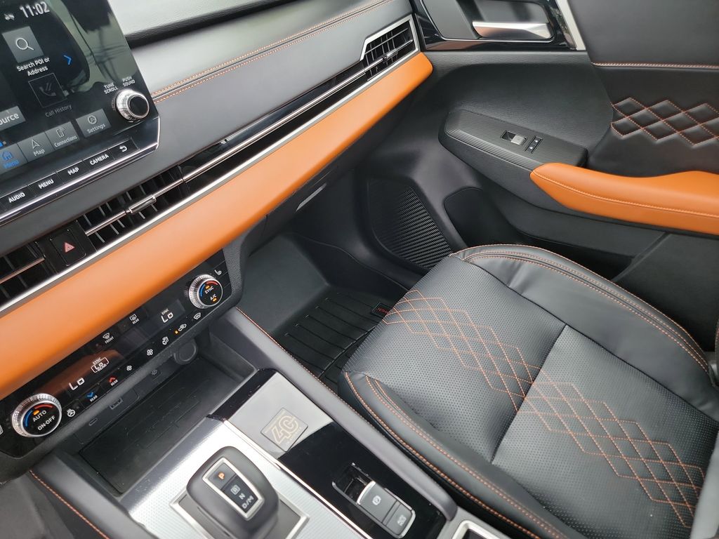Vehicle image 20 of 34