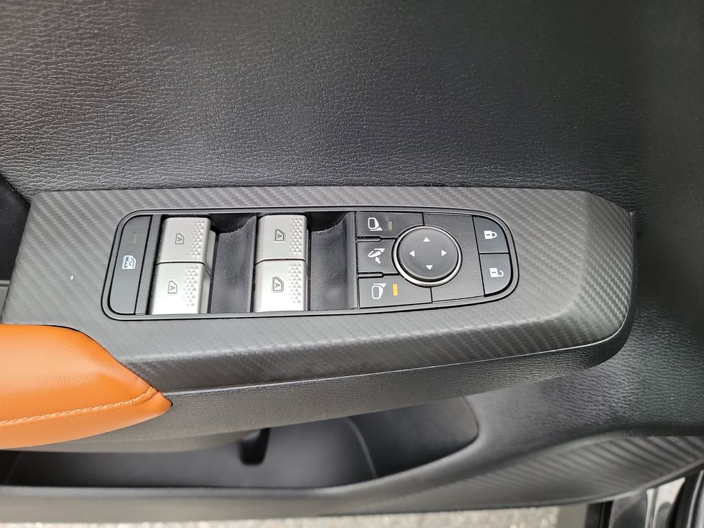 Vehicle image 27 of 34