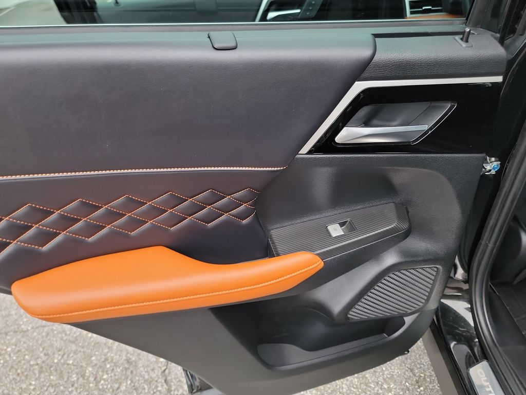 Vehicle image 22 of 34