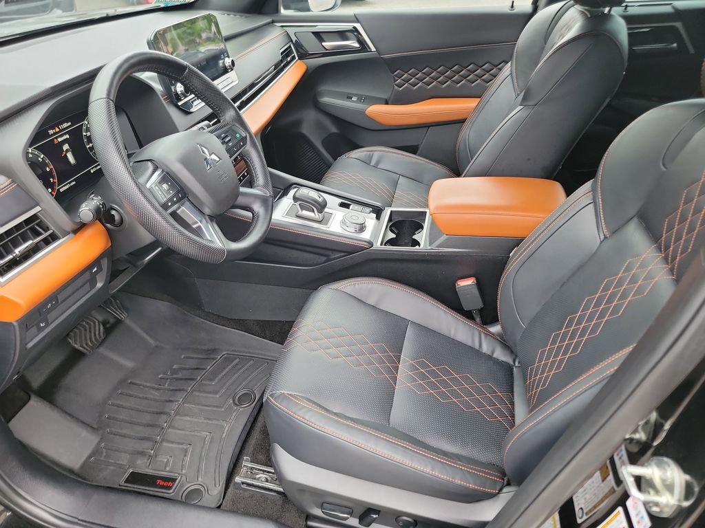 Vehicle image 10 of 34