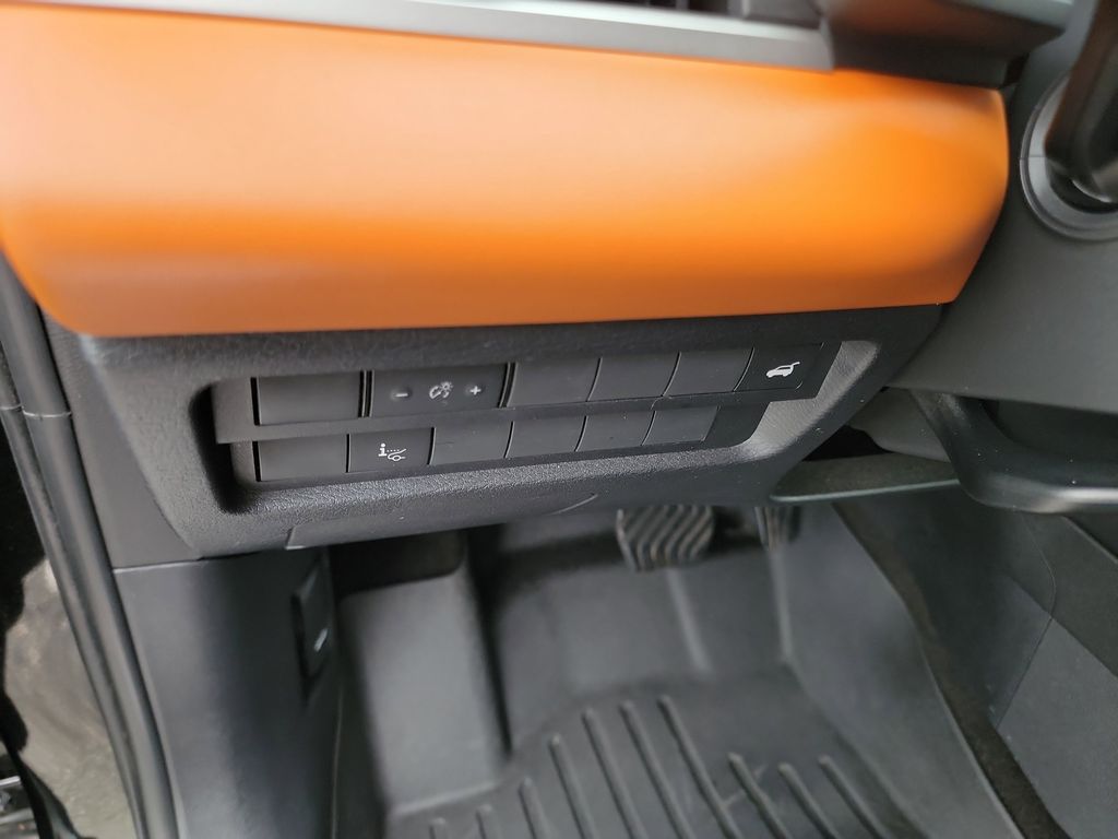 Vehicle image 32 of 34