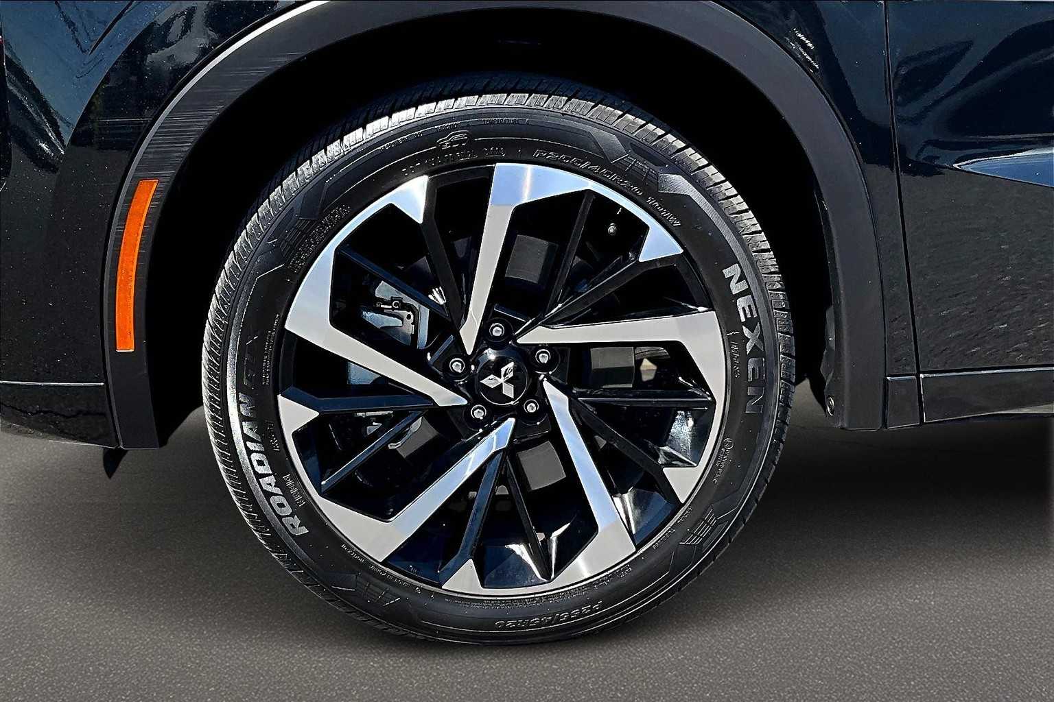 Vehicle image 9 of 30