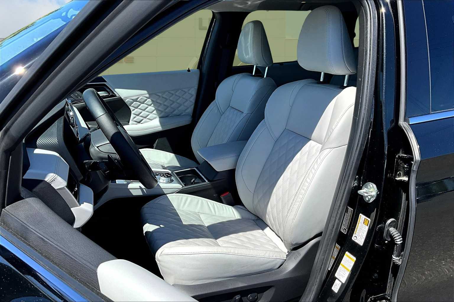 Vehicle image 12 of 30