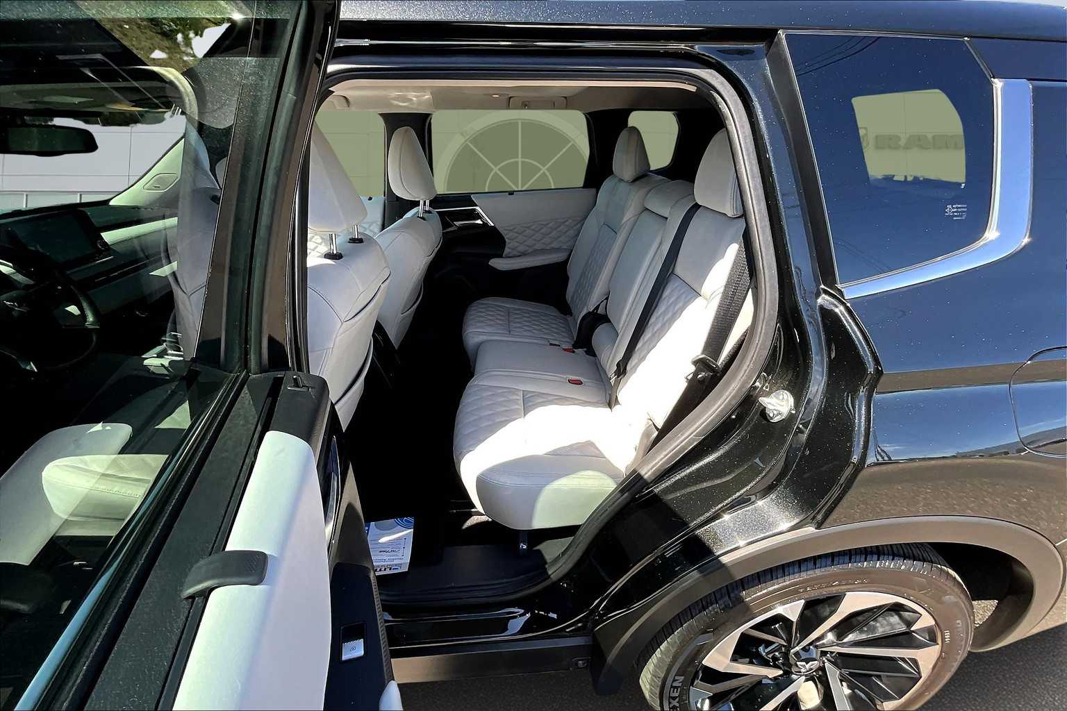 Vehicle image 13 of 30