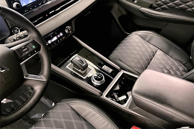 Vehicle image 24 of 39