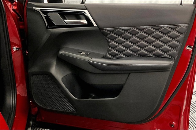 Vehicle image 33 of 39