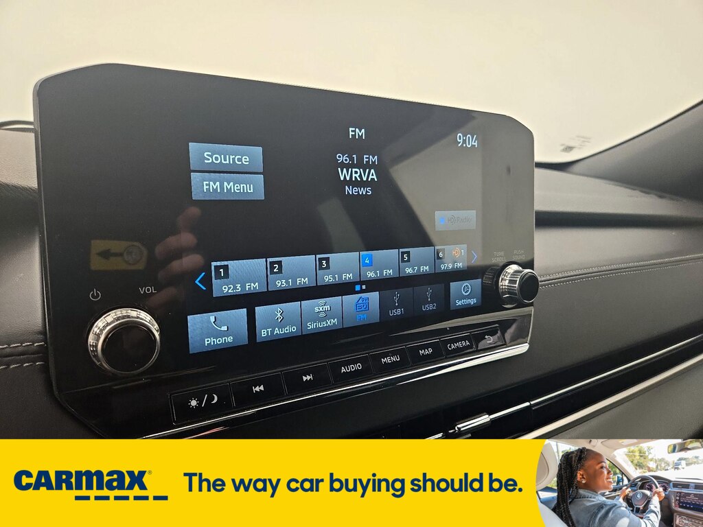 Vehicle image 21 of 28