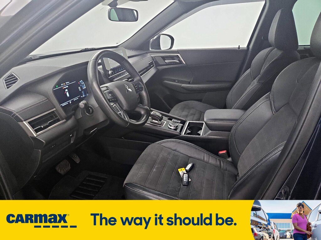 Vehicle image 14 of 28