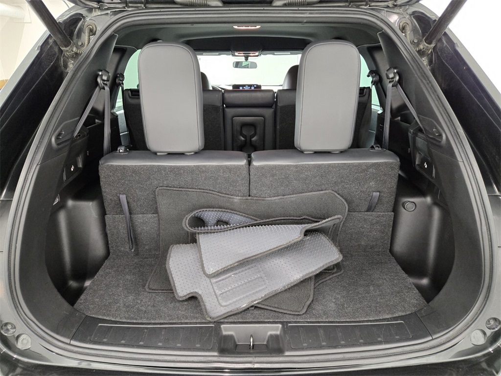 Vehicle image 17 of 31